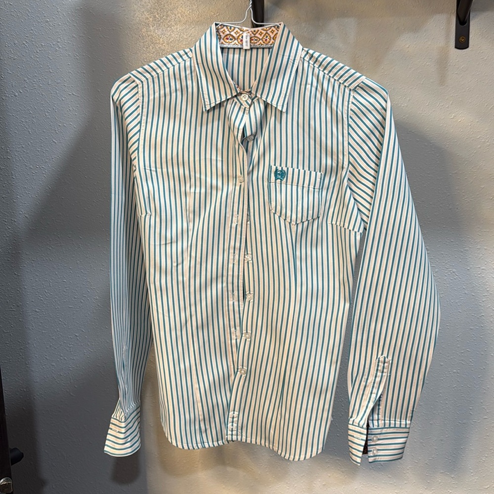 Women’s cinch button up